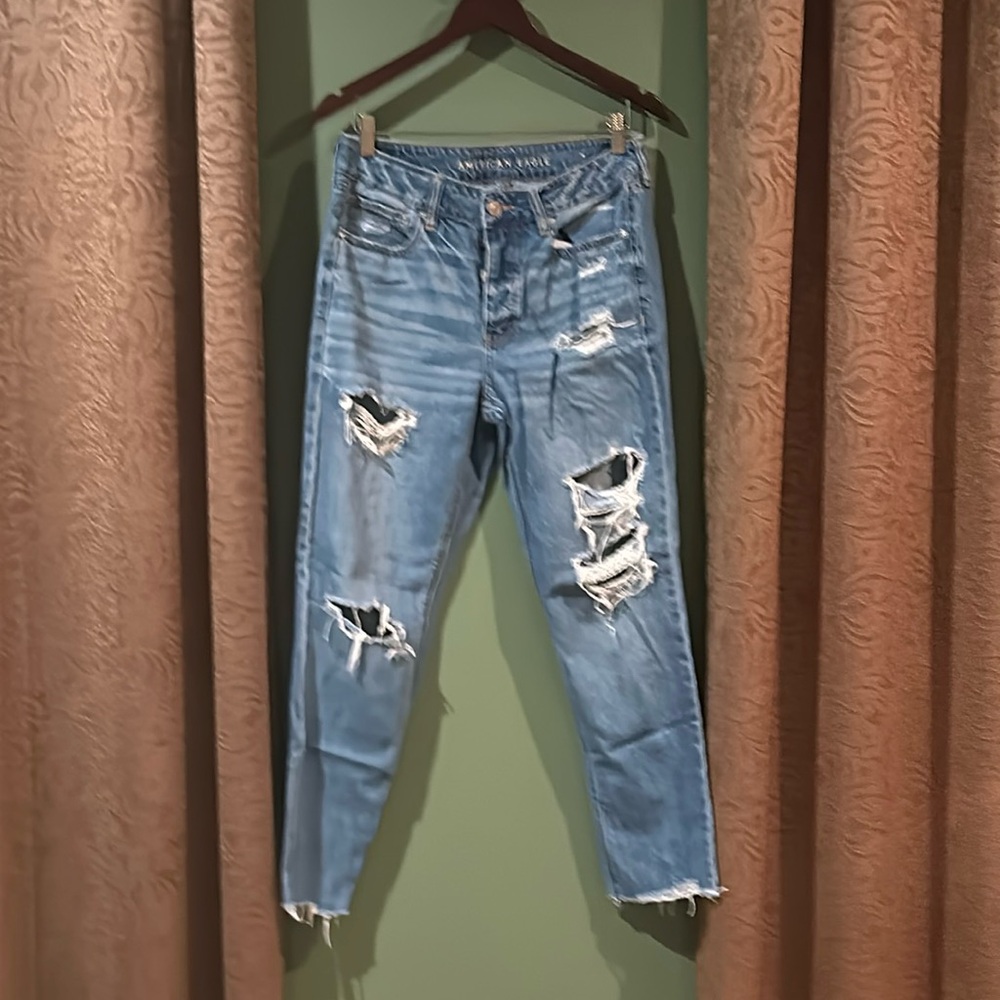 AEO American Eagle Tomgirl Distressed Jeans